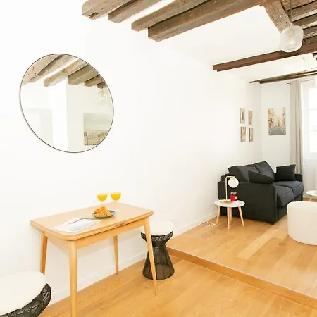 St Germain - La Monnaie Studio Apartment