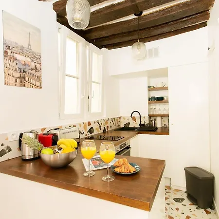 St Germain - La Monnaie Studio Apartment